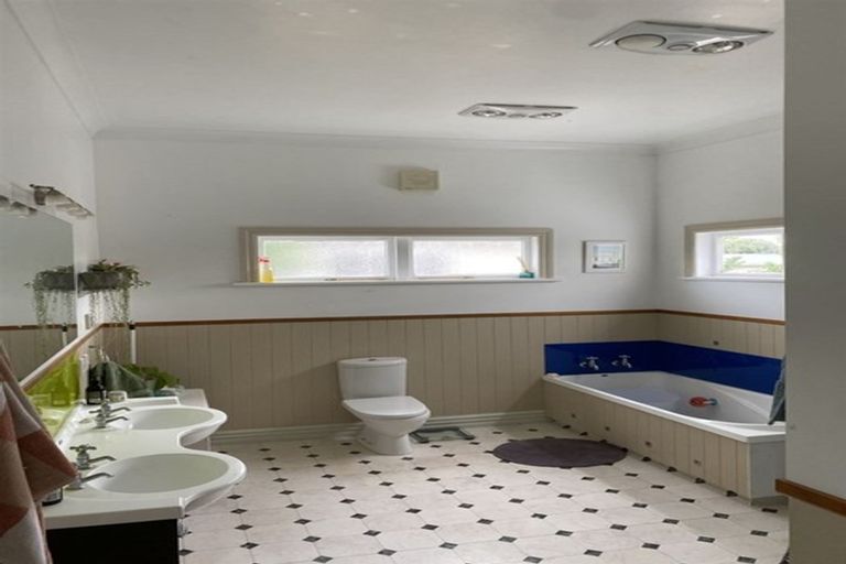 Photo of property in 29 Cologne Street, Martinborough, 5711