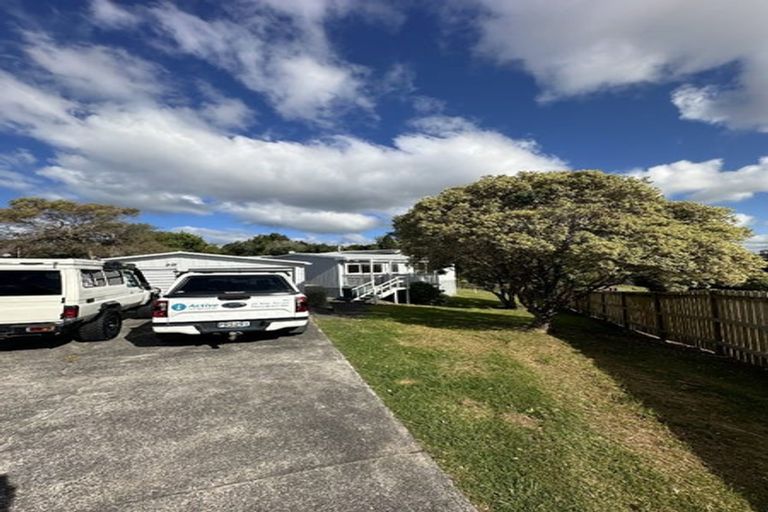 Photo of property in 4 Poplar Road, Stanmore Bay, Whangaparaoa, 0932