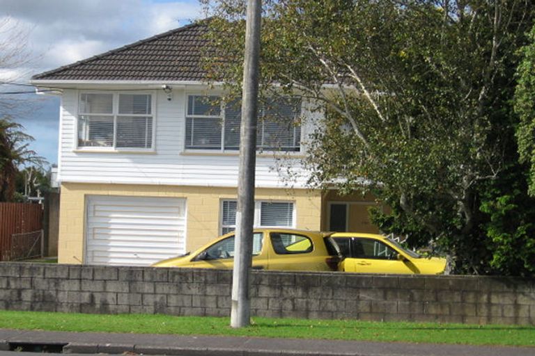Photo of property in 2/625 Te Atatu Road, Te Atatu Peninsula, Auckland, 0610