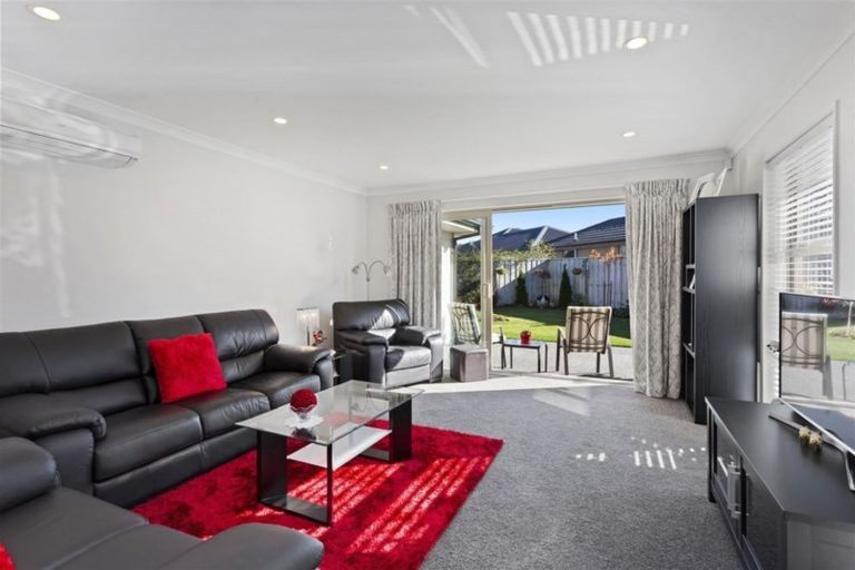 Photo of property in 16 Watkins Drive, Rangiora, 7400