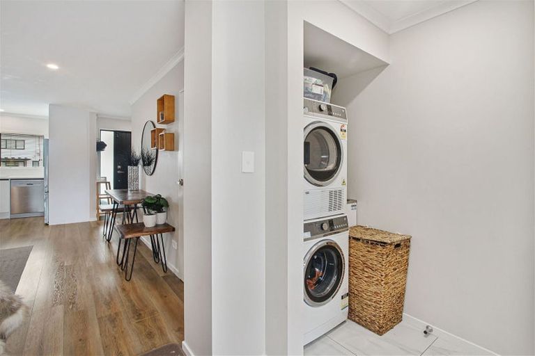 Photo of property in 8b Lumbarda Drive, Kumeu, 0810