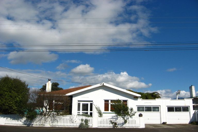 Photo of property in 22 Maratahu Street, Westown, New Plymouth, 4310
