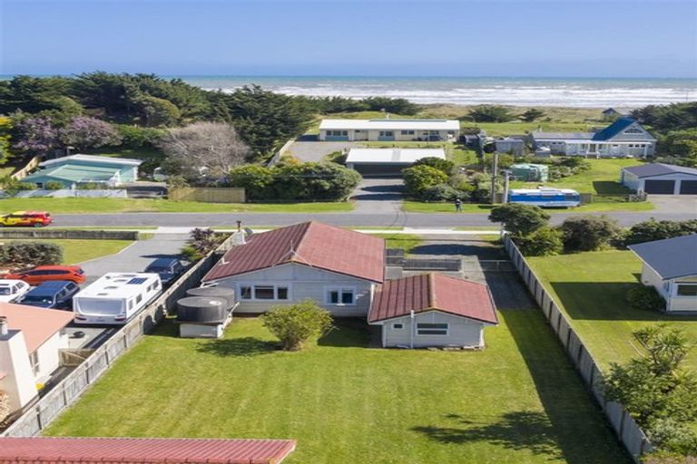 Photo of property in 114 Rua Avenue, Waitarere Beach, Levin, 5510