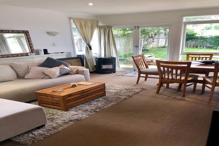 Photo of property in 2/41 Selwyn Crescent, Forrest Hill, Auckland, 0620