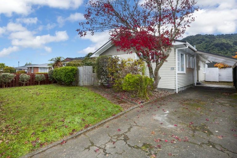 Photo of property in 94 Pasadena Crescent, Totara Park, Upper Hutt, 5018
