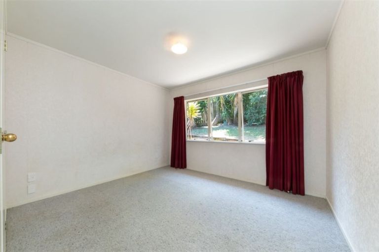 Photo of property in 5 Jacinta Grove, Swanson, Auckland, 0612