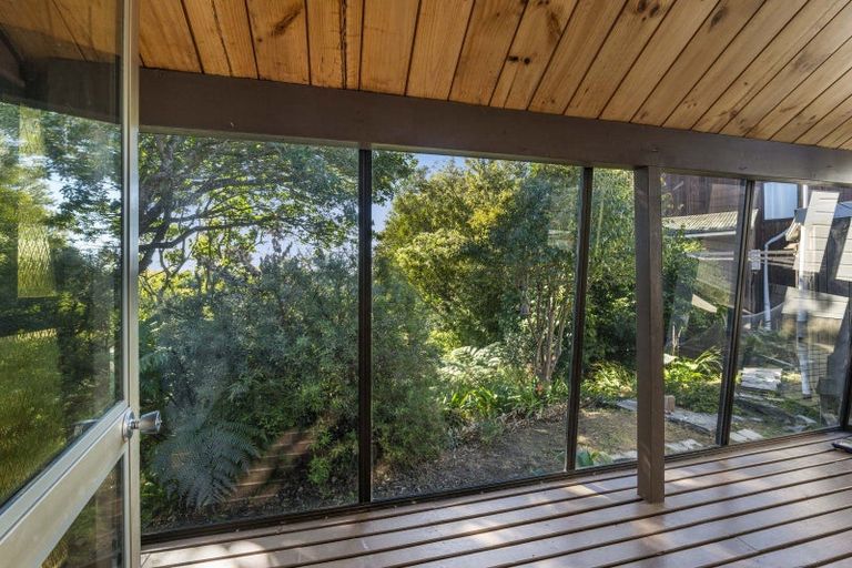 Photo of property in 14 Fairfax Terrace, Frankleigh Park, New Plymouth, 4310