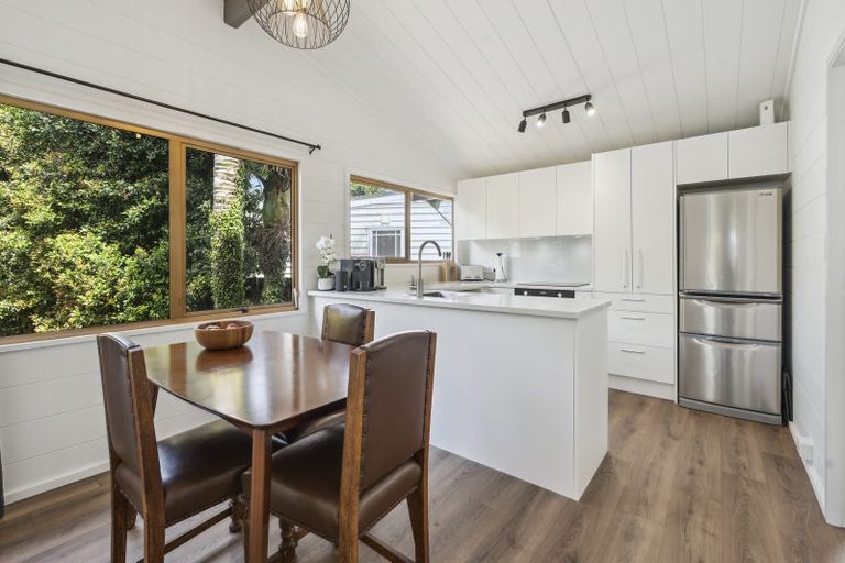 Photo of property in 27 Rotoiti Avenue, Pakuranga Heights, Auckland, 2010