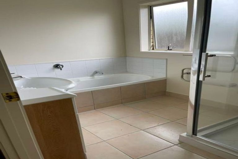 Photo of property in 53 Robin Brooke Drive, Flat Bush, Auckland, 2019