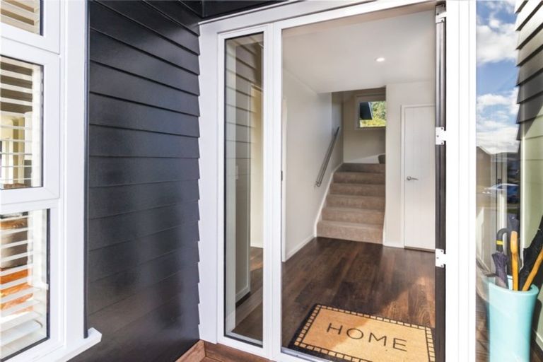 Photo of property in 1 Peregrine Place, Kinloch, Taupo, 3377