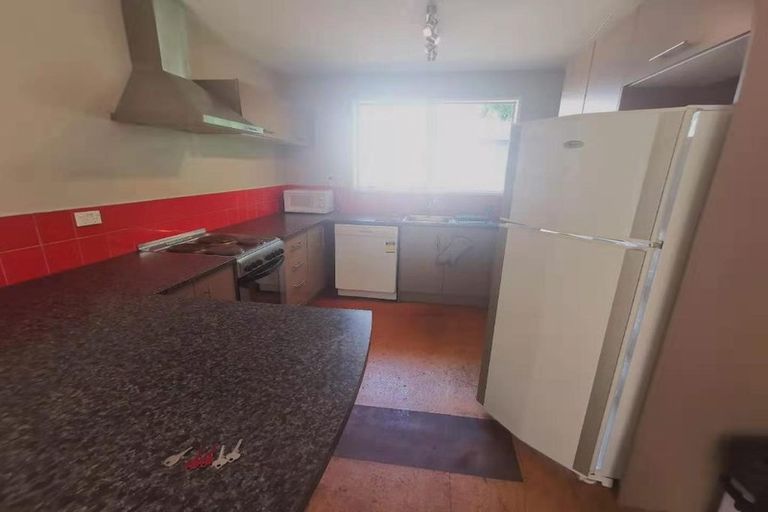 Photo of property in 6a Auburn Avenue, Upper Riccarton, Christchurch, 8041