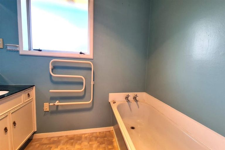 Photo of property in 14 Lomax Place, Islington, Christchurch, 8042