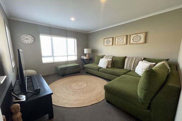 Photo of property in 6 Horizon View Road, Oteha, Auckland, 0632