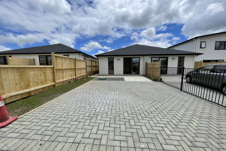 Photo of property in 20 Rorotu Avenue, Karaka, Papakura, 2113