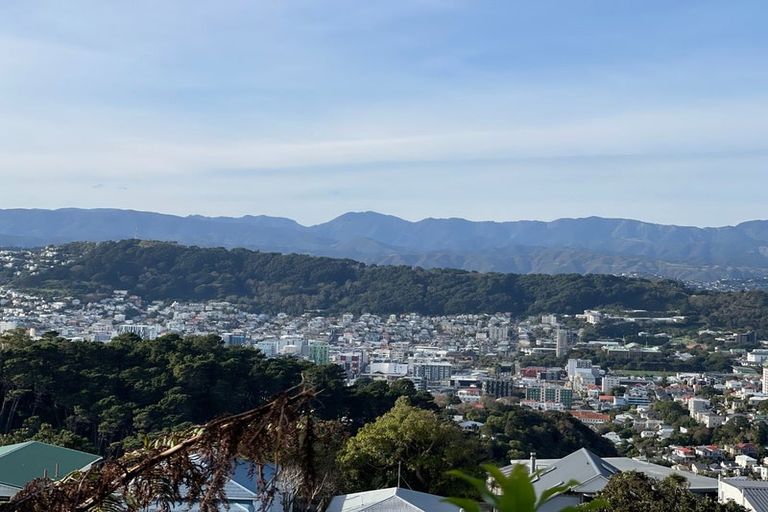 Photo of property in 10 Highbury Road, Highbury, Wellington, 6012