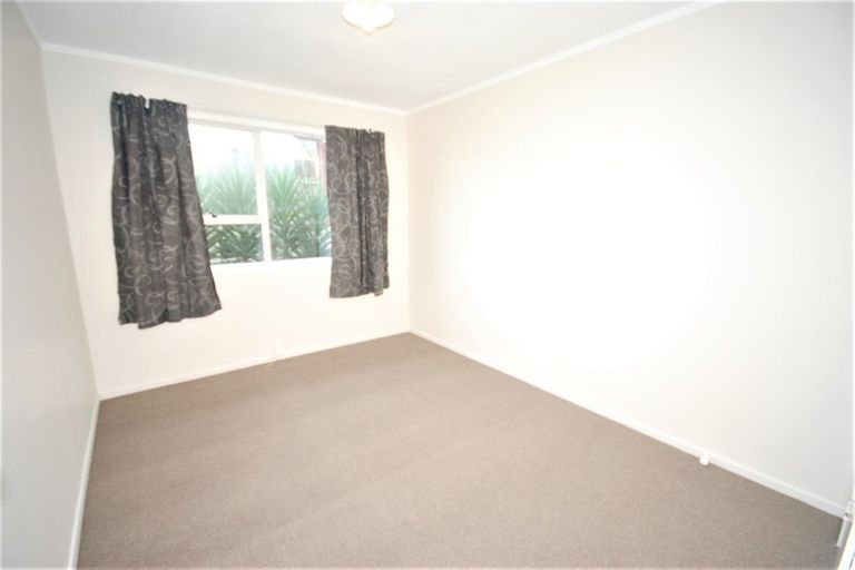 Photo of property in 2/27 Mataroa Road, Mount Wellington, Auckland, 1062