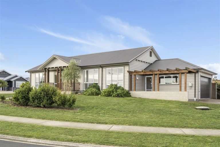 Photo of property in 24 Malbec Place, Huapai, Kumeu, 0810