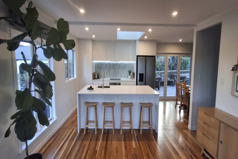 Photo of property in 117 Tiroroa Avenue, Te Atatu South, Auckland, 0610