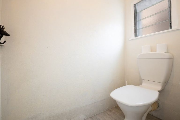 Photo of property in 100 Eighth Avenue, Urenui, 4377