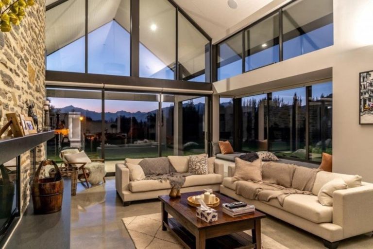 Photo of property in 14 Waimana Place, Wanaka, 9305