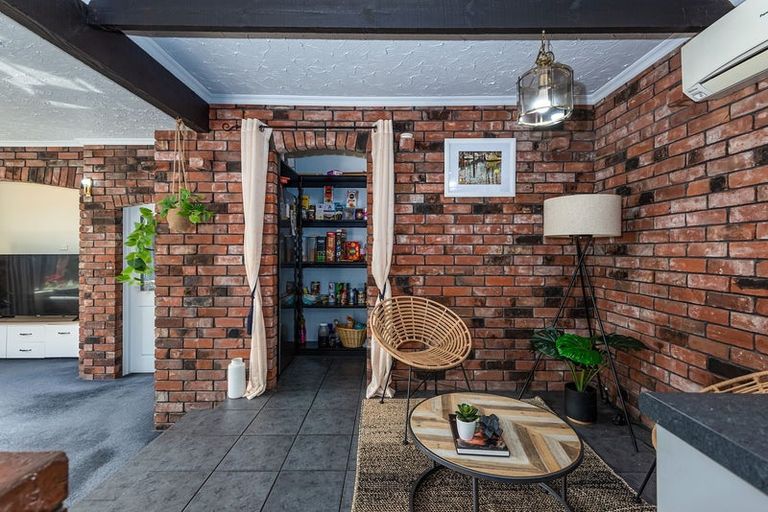 Photo of property in 327 Avonhead Road, Avonhead, Christchurch, 8042