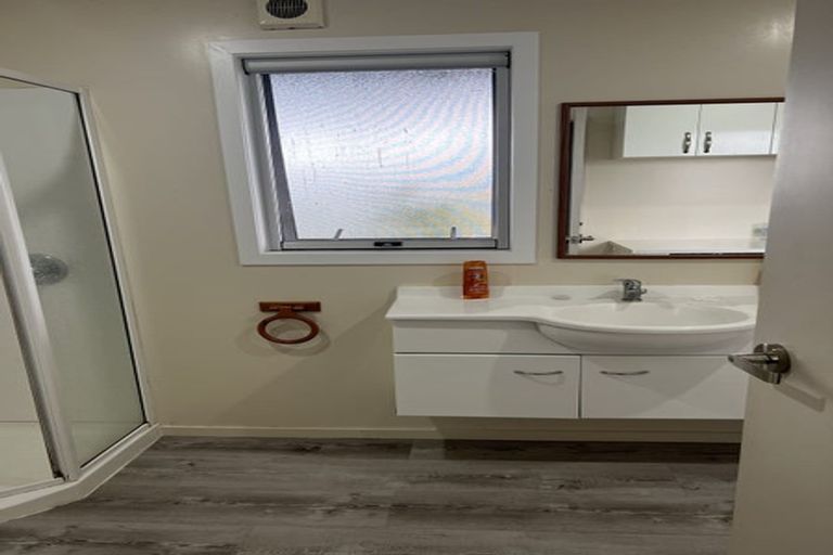 Photo of property in 86 Hadfield Street, Beach Haven, Auckland, 0626