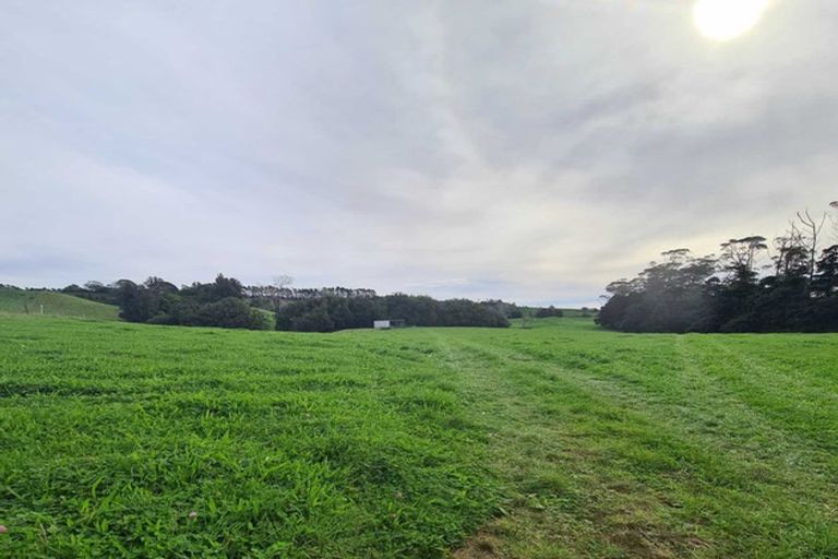 Photo of property in 114 Ackworth Road, Lepperton, New Plymouth, 4373