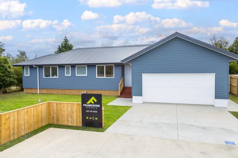 Photo of property in 9 Macrocarpa Lane, Carterton, 5713