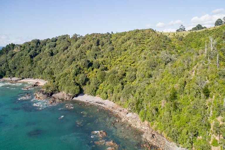 Photo of property in 42 Ocean Beach Road, Tairua, 3508