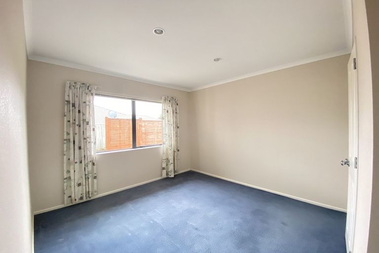 Photo of property in 23 Dairyland Drive, East Tamaki Heights, Auckland, 2016