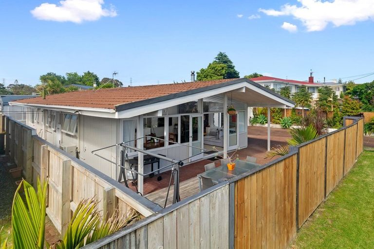 Photo of property in 97 Tiroroa Avenue, Te Atatu South, Auckland, 0610
