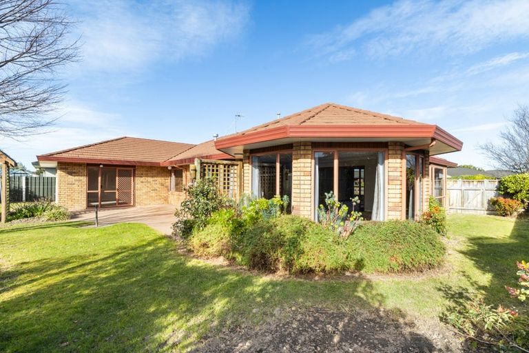 Photo of property in 16 Knightsbridge Place, Taradale, Napier, 4112