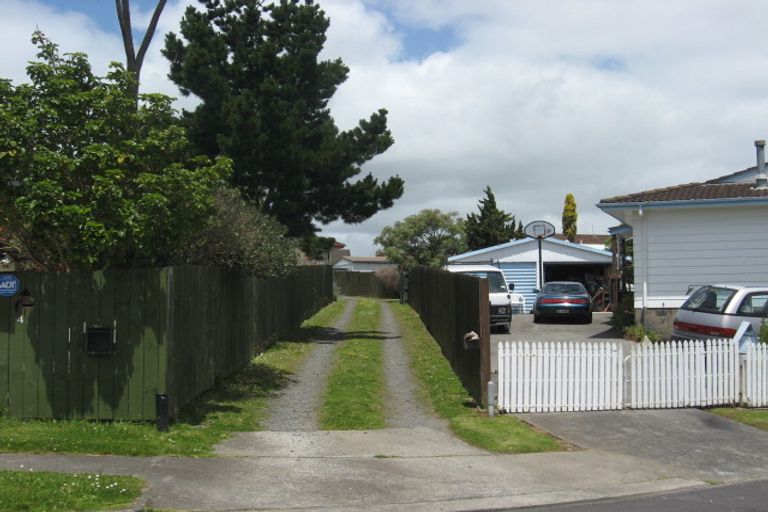 Photo of property in 6 Pureora Place, Clendon Park, Auckland, 2103