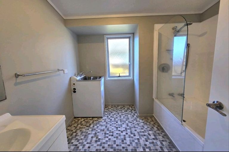 Photo of property in 5 Clayburn Road, Glen Eden, Auckland, 0602