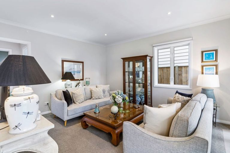 Photo of property in 22 Warbler Crescent, Papakura, 2110