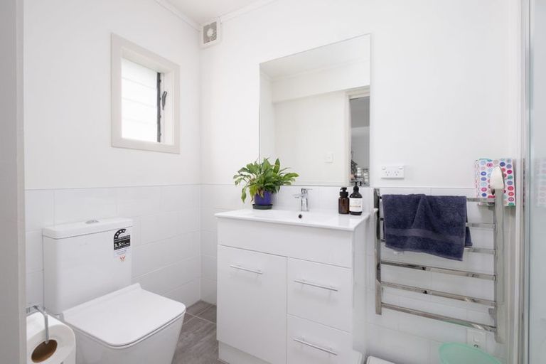 Photo of property in 32 Marlborough Avenue, Glenfield, Auckland, 0629