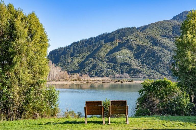Photo of property in 1695 Queen Charlotte Drive, Linkwater, Picton, 7281