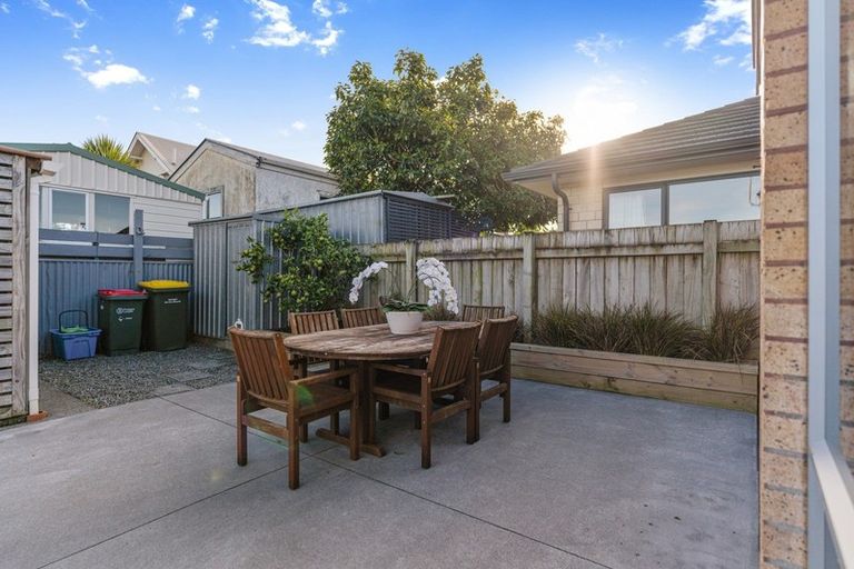 Photo of property in 30c Paynters Avenue, Strandon, New Plymouth, 4312