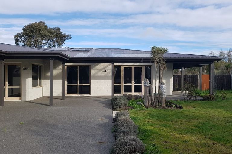 Photo of property in 70 Queens Avenue, Waikuku Beach, 7402