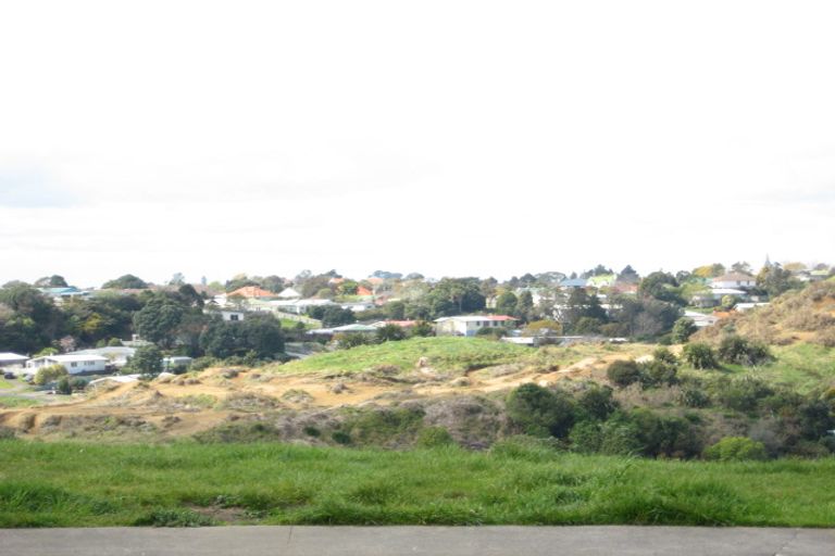 Photo of property in 20 Horizon Heights, Whalers Gate, New Plymouth, 4310