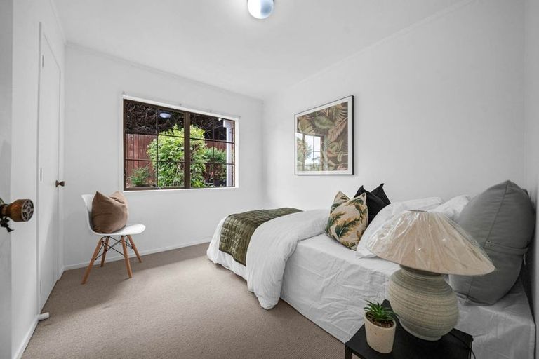 Photo of property in 2/15 Micawber Place, Mellons Bay, Auckland, 2014