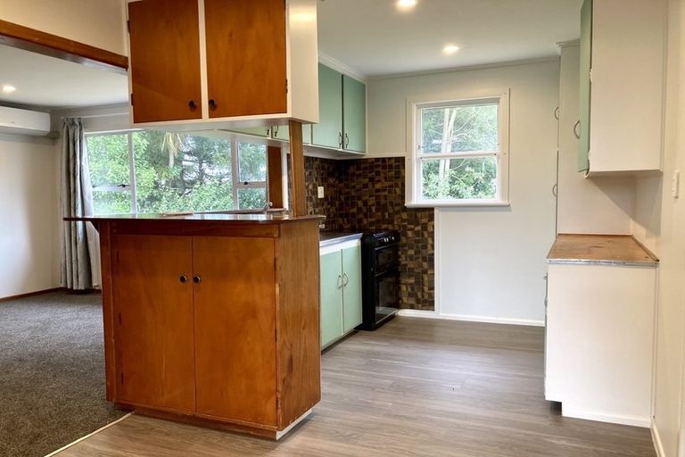 Photo of property in 1 Normandy Place, Henderson, Auckland, 0610