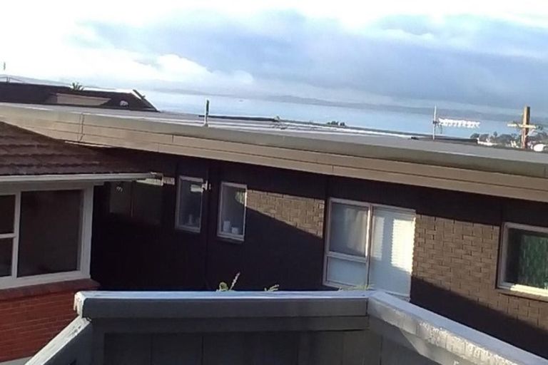 Photo of property in 2/3 Rahopara Street, Castor Bay, Auckland, 0620