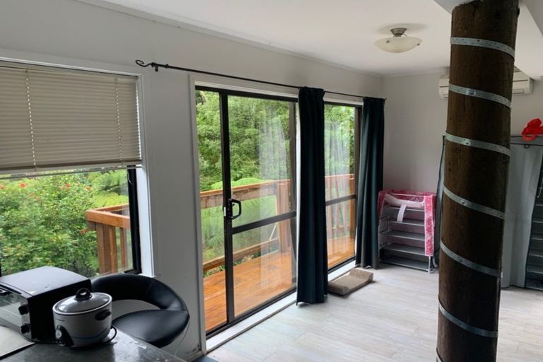 Photo of property in 46 Glen Vista Place, Bayview, Auckland, 0629