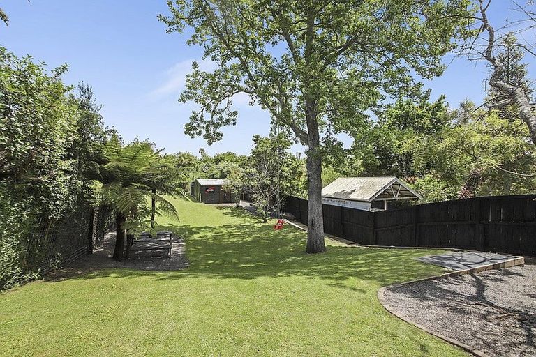 Photo of property in 7 Kamara Road, Glen Eden, Auckland, 0602