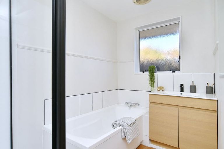 Photo of property in 2/14 Four Elms Place, Parklands, Christchurch, 8083
