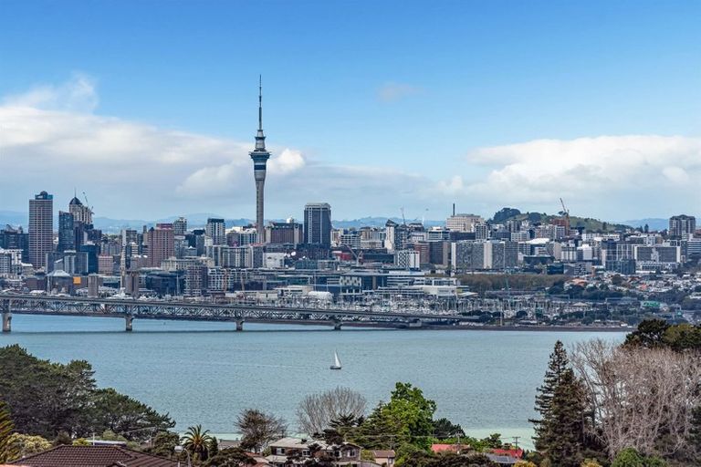 Photo of property in 2/160 Mokoia Road, Chatswood, Auckland, 0626