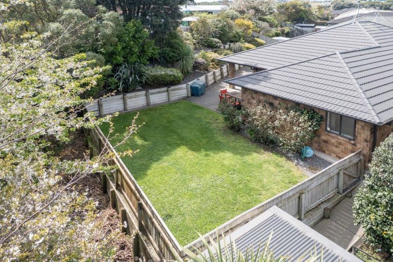 Photo of property in 33 Gandalf Crescent, Paraparaumu, 5032