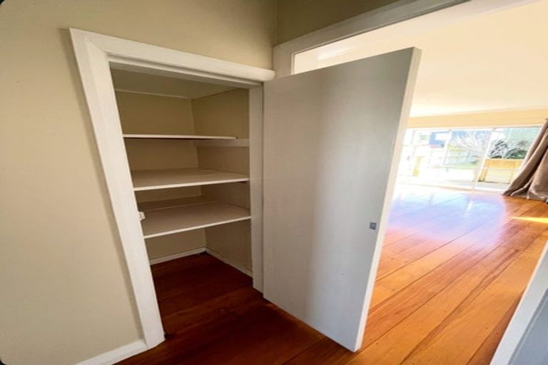 Photo of property in 52 Wallace Place, Westown, New Plymouth, 4310