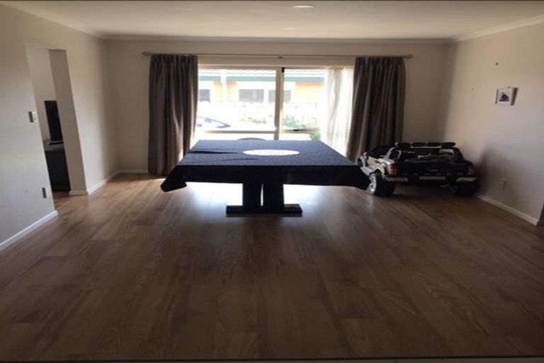 Photo of property in 34 Erne Crescent, East Tamaki, Auckland, 2016